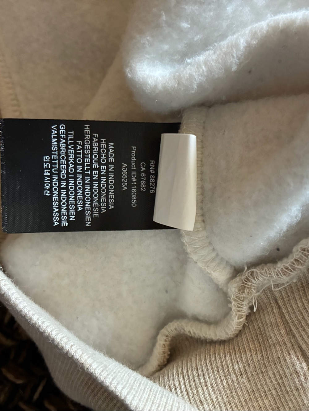 UGG sweatshirt size medium - Picture 3 of 5